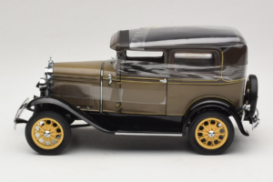 Ford Model A Tudor Chicle Drab Motor City 1:18 41003 Metal - imagen 3 de 6
