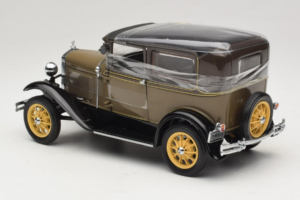 Ford Model A Tudor Chicle Drab Motor City 1:18 41003 Metal - imagen 5 de 6