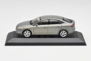 Ford Mondeo Mk3 Sedan Gris Metallic Minichamps 1:43 IND403086003 Metal