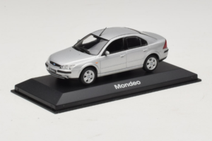 Ford Mondeo Mk3 Sedán Plata Minichamps 1:43 MONDEO005 Metal - imagen 2 de 4