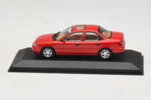 Ford Mondeo Mk1 Sedan Rojo Minichamps 1:43 82000 Metal