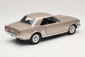 Ford Mustang 1964 1/2 Plata Mira 1:18 6127 Metal - imagen 3 de 8