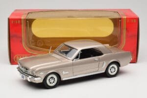 Ford Mustang 1964 1/2 Plata Mira 1:18 6127 Metal - imagen 8 de 8