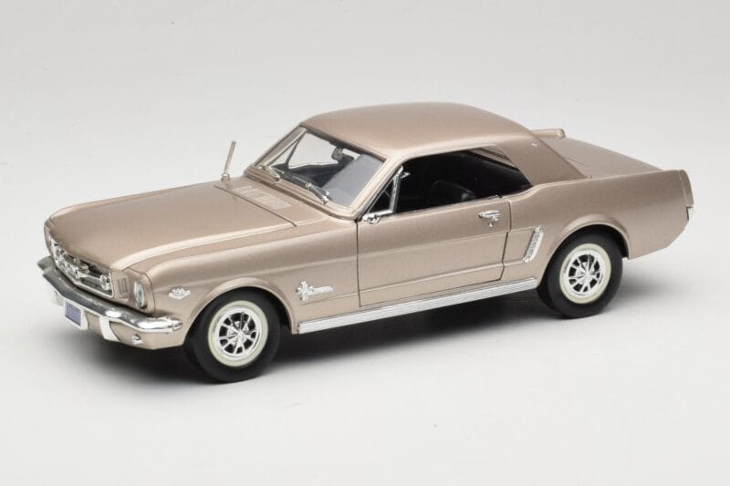 Ford Mustang 1964 1/2 Plata Mira 1:18 6127 Metal