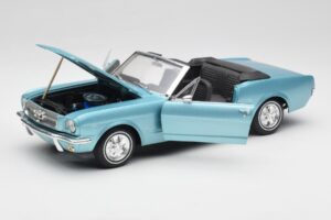 Ford Mustang Descapotable Arcadian Blue Revell 1:18 8832-F1 Metal - imagen 2 de 8