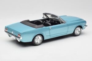 Ford Mustang Descapotable Arcadian Blue Revell 1:18 8832-F1 Metal - imagen 3 de 8