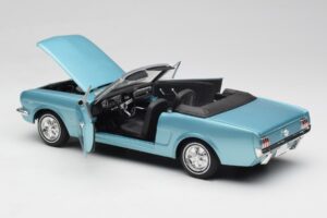 Ford Mustang Descapotable Arcadian Blue Revell 1:18 8832-F1 Metal - imagen 5 de 8