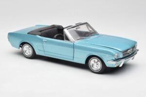Ford Mustang Descapotable Arcadian Blue Revell 1:18 8832-F1 Metal - imagen 6 de 8