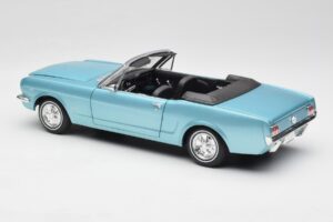 Ford Mustang Descapotable Arcadian Blue Revell 1:18 8832-F1 Metal - imagen 7 de 8