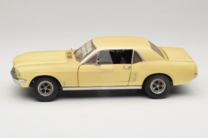 Ford Mustang Coupe Amarillo The Walking Dead Greenlight 1:18 12958 Metal - imagen 4 de 8