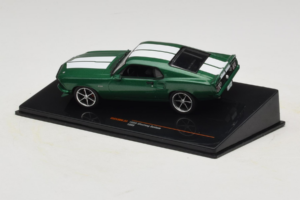 Ford Mustang Custom Verde IXO 1:43 CLC530N Metal - imagen 3 de 4