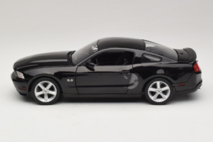Ford Mustang GT Negro Drive Movie GreenLight 1:18 13609 Metal - imagen 4 de 8