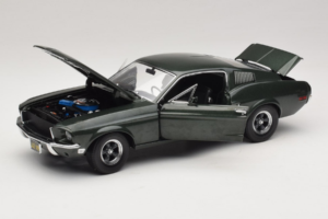 Ford Mustang GT Bullitt con Figura de Steve McQueen Greenlight 1:18 12885 Metal - imagen 2 de 8