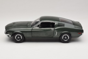 Ford Mustang GT Bullitt con Figura de Steve McQueen Greenlight 1:18 12885 Metal - imagen 4 de 8