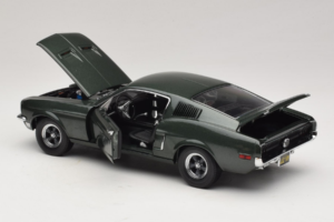 Ford Mustang GT Bullitt con Figura de Steve McQueen Greenlight 1:18 12885 Metal - imagen 5 de 8