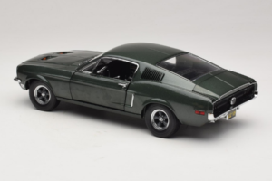 Ford Mustang GT Bullitt con Figura de Steve McQueen Greenlight 1:18 12885 Metal - imagen 7 de 8