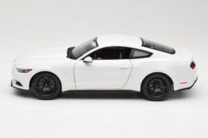 Ford Mustang GT S550 Blanco Maisto 1:18 31197 Metal - imagen 4 de 8