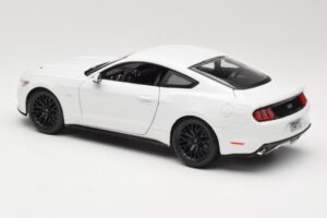Ford Mustang GT S550 Blanco Maisto 1:18 31197 Metal - imagen 7 de 8