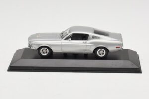 Ford Mustang GT Plata Minichamps 1:43 FORD001 Metal