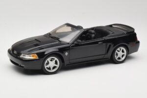 Ford Mustang GT SN95 Descapotable Negro Maisto 1:18 50328 Metal