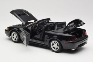 Ford Mustang GT SN95 Descapotable Negro Maisto 1:18 50328 Metal - imagen 5 de 8