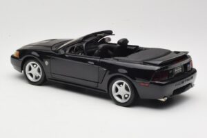 Ford Mustang GT SN95 Descapotable Negro Maisto 1:18 50328 Metal - imagen 7 de 8