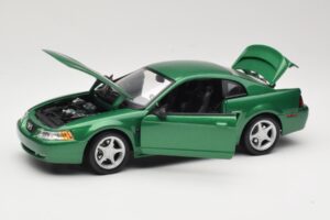 Ford Mustang GT SN95 Verde Maisto 1:18 50326 Metal - imagen 2 de 8