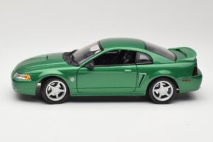 Ford Mustang GT SN95 Verde Maisto 1:18 50326 Metal - imagen 4 de 8