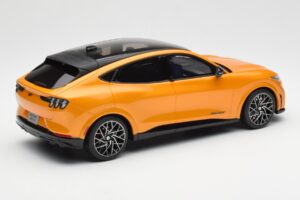 Ford Mustang Mach-E GT Performance Cyber Naranja Otto 1:18 OT983 Resina - imagen 2 de 6