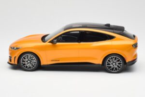 Ford Mustang Mach-E GT Performance Cyber Naranja Otto 1:18 OT983 Resina - imagen 3 de 6