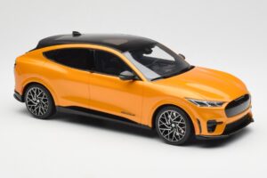 Ford Mustang Mach-E GT Performance Cyber Naranja Otto 1:18 OT983 Resina - imagen 4 de 6