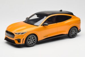Ford Mustang Mach-E GT Performance Cyber Naranja Otto 1:18 OT983 Resina