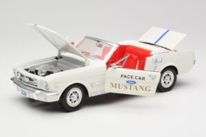 Ford Mustang Pace Car Wimbledon White Solido 1:18 81578 Metal - imagen 2 de 8