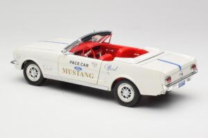 Ford Mustang Pace Car Wimbledon White Solido 1:18 81578 Metal - imagen 7 de 8