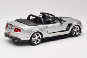 Ford Mustang S197 Roush 427R Descapotable Plata Maisto 1:18 31669 Metal - imagen 3 de 8
