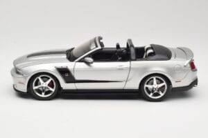 Ford Mustang S197 Roush 427R Descapotable Plata Maisto 1:18 31669 Metal - imagen 4 de 8