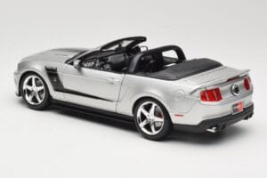 Ford Mustang S197 Roush 427R Descapotable Plata Maisto 1:18 31669 Metal - imagen 7 de 8