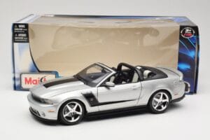 Ford Mustang S197 Roush 427R Descapotable Plata Maisto 1:18 31669 Metal - imagen 8 de 8