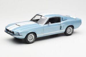 Ford Mustang Shelby GT500 Azul Claro Metalizado Con Franjas Blancas AUTOart 1:18 72907 Metal