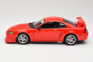 Ford Mustang SVT Cobra R SN95 Rojo Maisto 1:18 531872 Metal - imagen 4 de 8