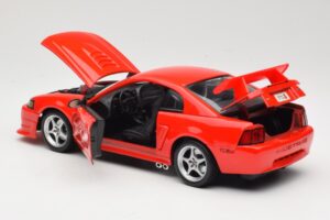 Ford Mustang SVT Cobra R SN95 Rojo Maisto 1:18 531872 Metal - imagen 5 de 8