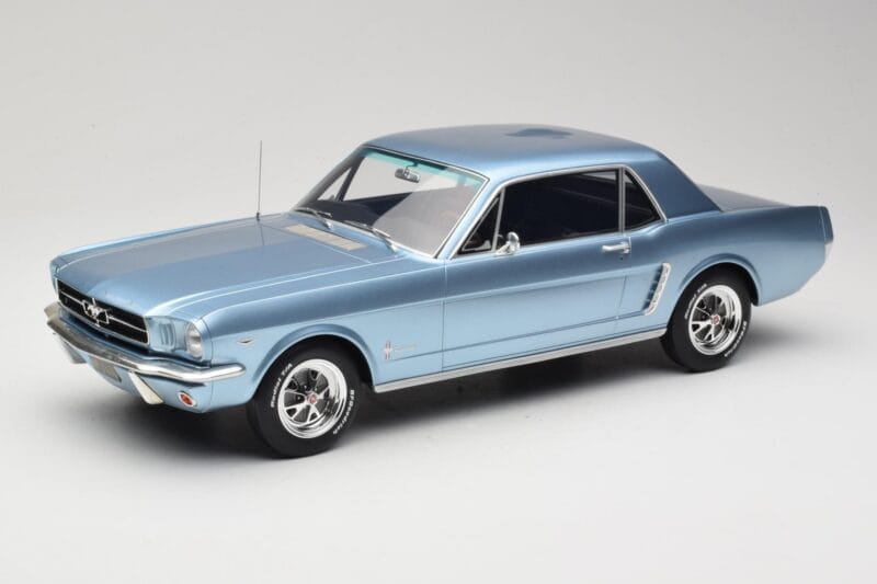 Ford Mustang V8 Hardtop Pony GT Silver Blue GT Spirit 1:12 G089 Resina