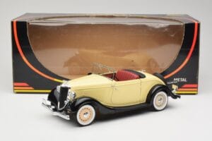 Ford Roadster Dearborn Yellow Solido 1:18 8008 Metal - imagen 8 de 8