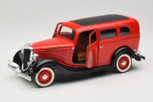 Ford Sedan Rojo Solido 1:18 8066 Metal - imagen 2 de 8
