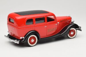 Ford Sedan Rojo Solido 1:18 8066 Metal - imagen 3 de 8