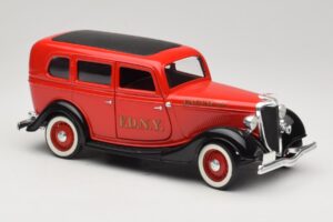 Ford Sedan Rojo Solido 1:18 8066 Metal - imagen 6 de 8