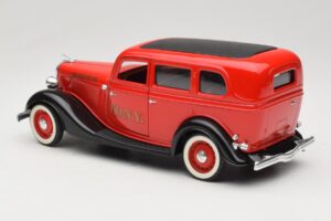 Ford Sedan Rojo Solido 1:18 8066 Metal - imagen 7 de 8
