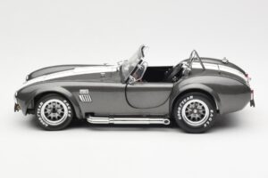 Ford Shelby Cobra 427 S/C Gris Metalizado Con Franjas Blancas Kyosho 1:18 08045GRW Metal - imagen 4 de 8