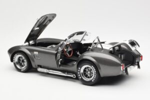 Ford Shelby Cobra 427 S/C Gris Metalizado Con Franjas Blancas Kyosho 1:18 08045GRW Metal - imagen 5 de 8