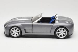 Shelby Cobra Descapotable Grey Metallic Hot Wheels 1:18 G7220 Metal - imagen 4 de 8